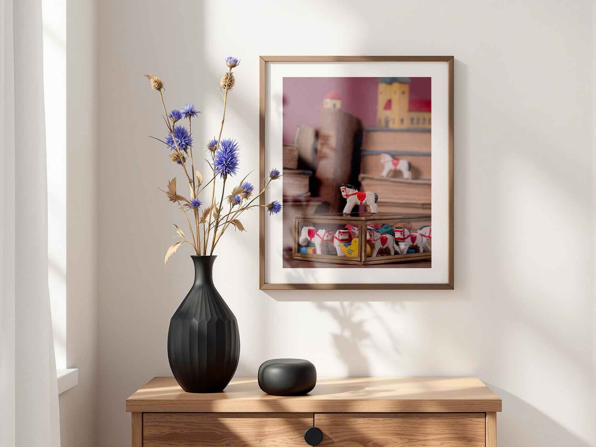 poster su pareti colorate